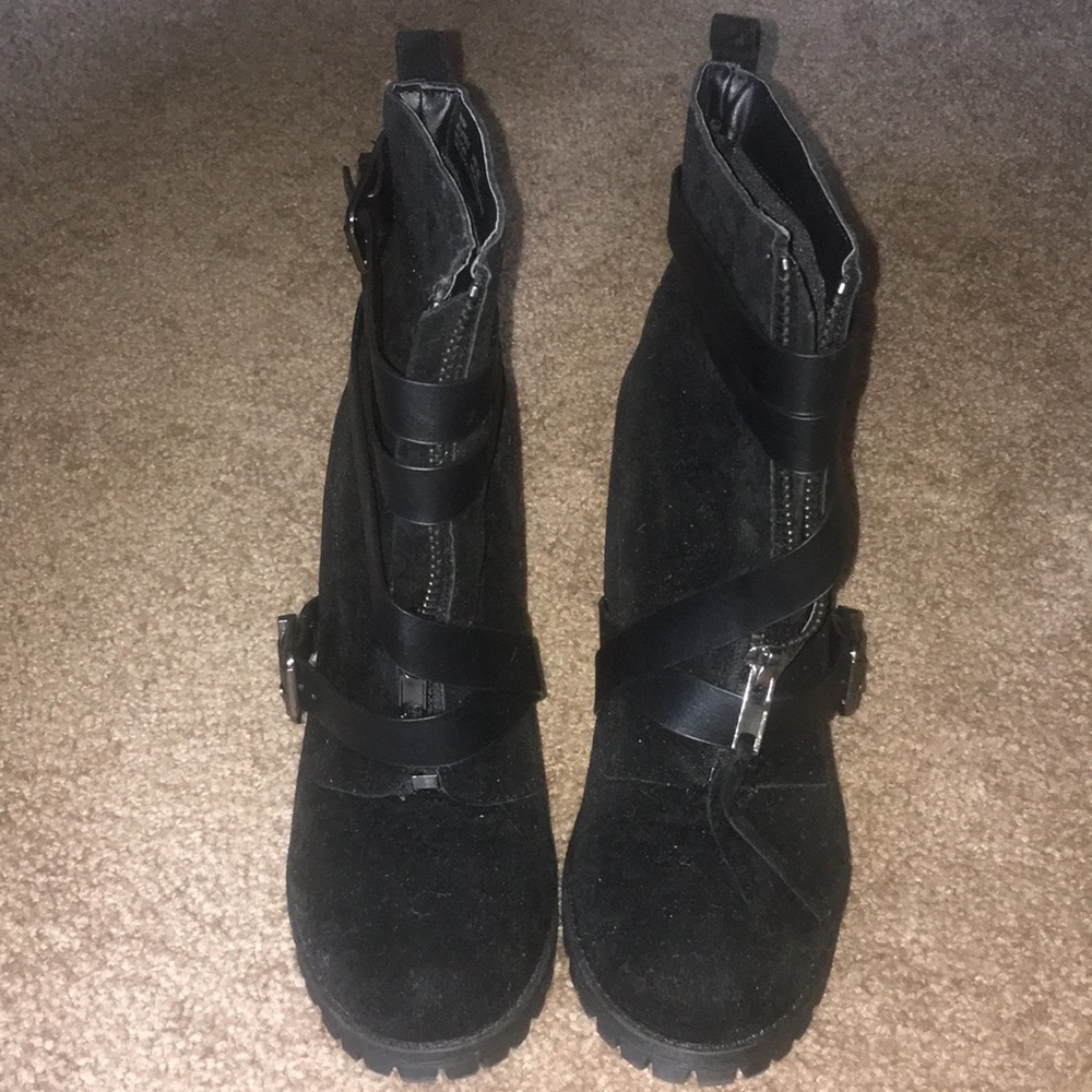 Shoe Dazzle Wrapped Heeled Booties